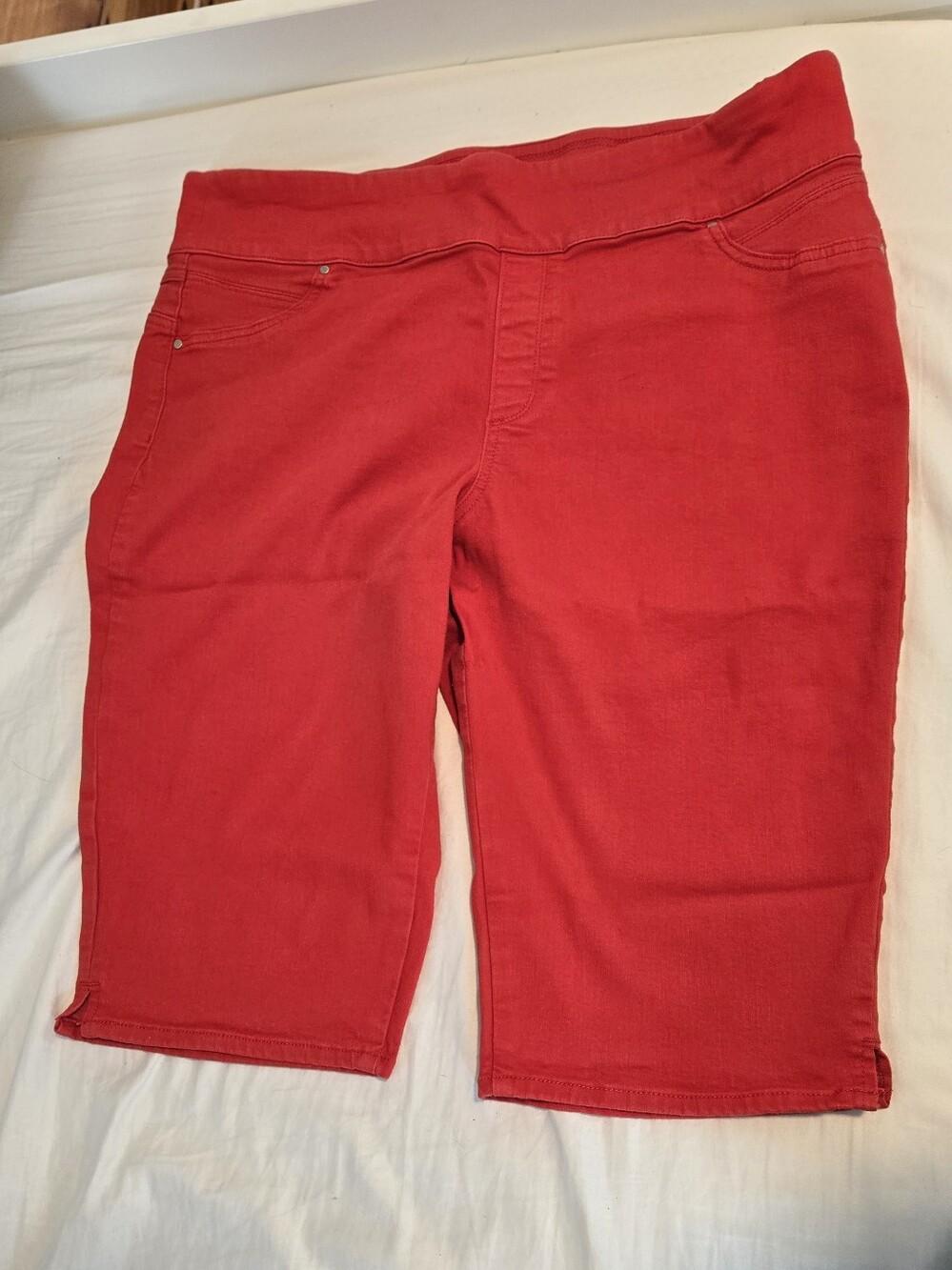 Chico's Pull On Jegging Pedal Pusher Size 3.5 in Red